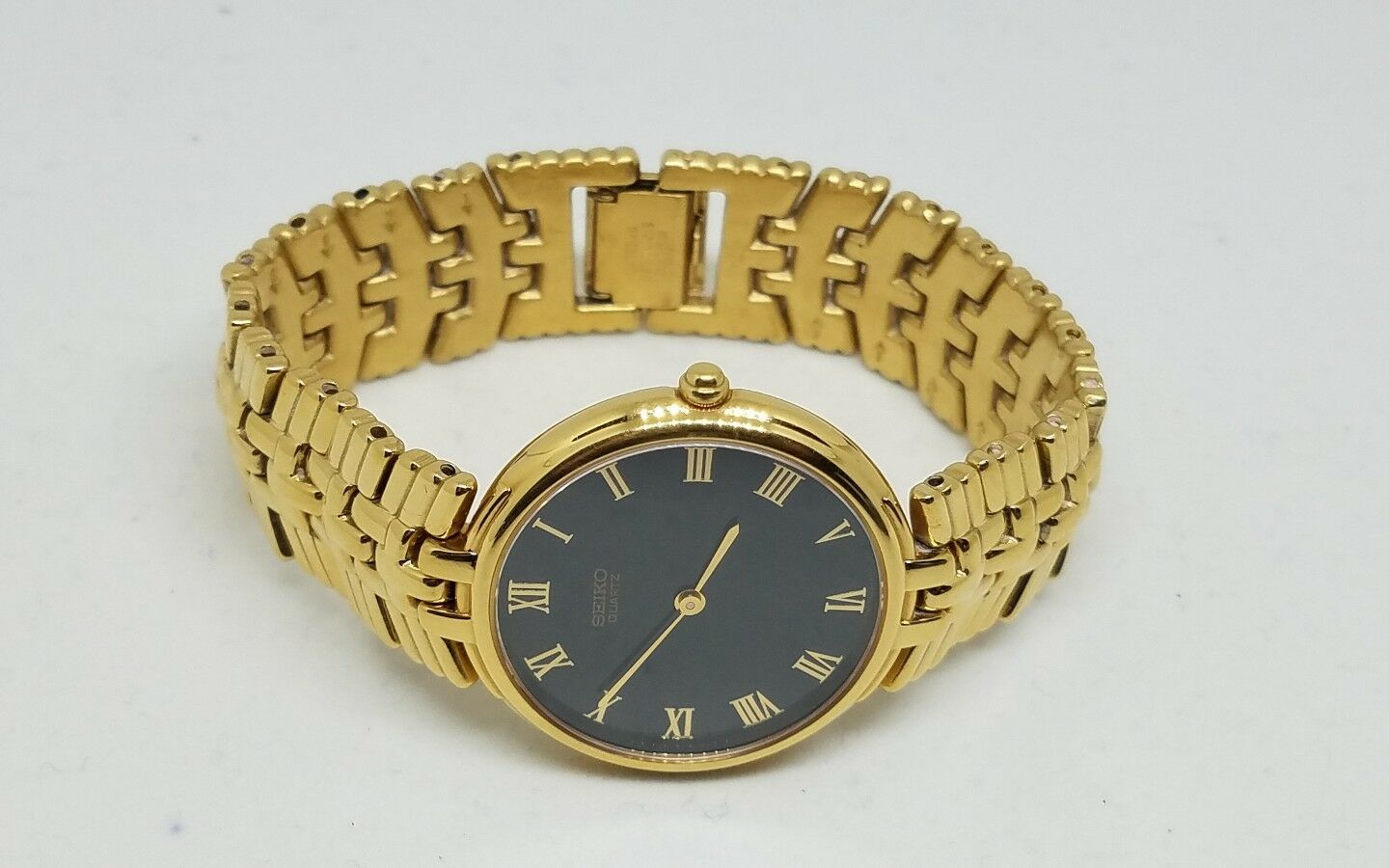 SEIKO 7N00-5C70 MENS 男性用 Mens Gold Tone Seiko 7N00-5C70 White Roman Tank Statement