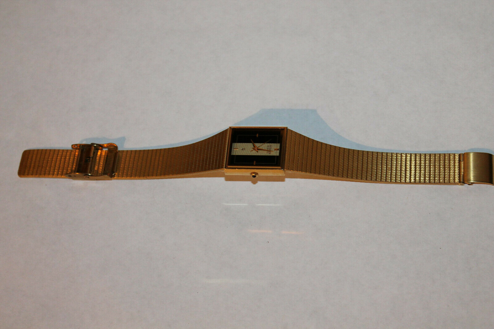 Vintage Mens CITIZEN 3630-361687 Y Gold Plated Striped Dial Quartz