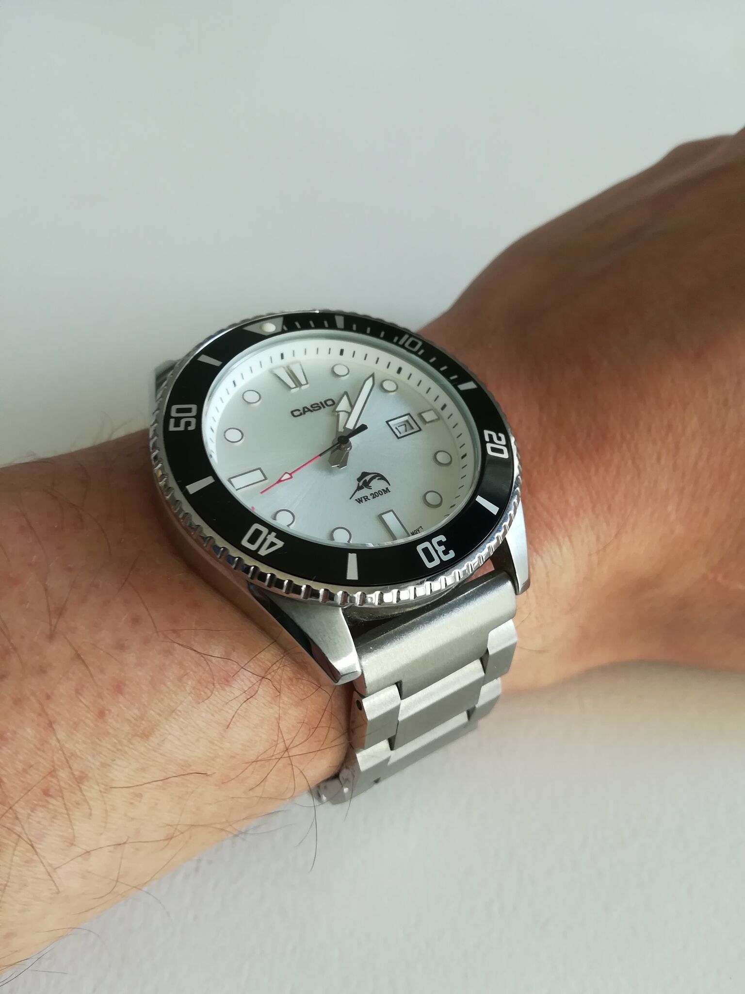 casio duro white dial