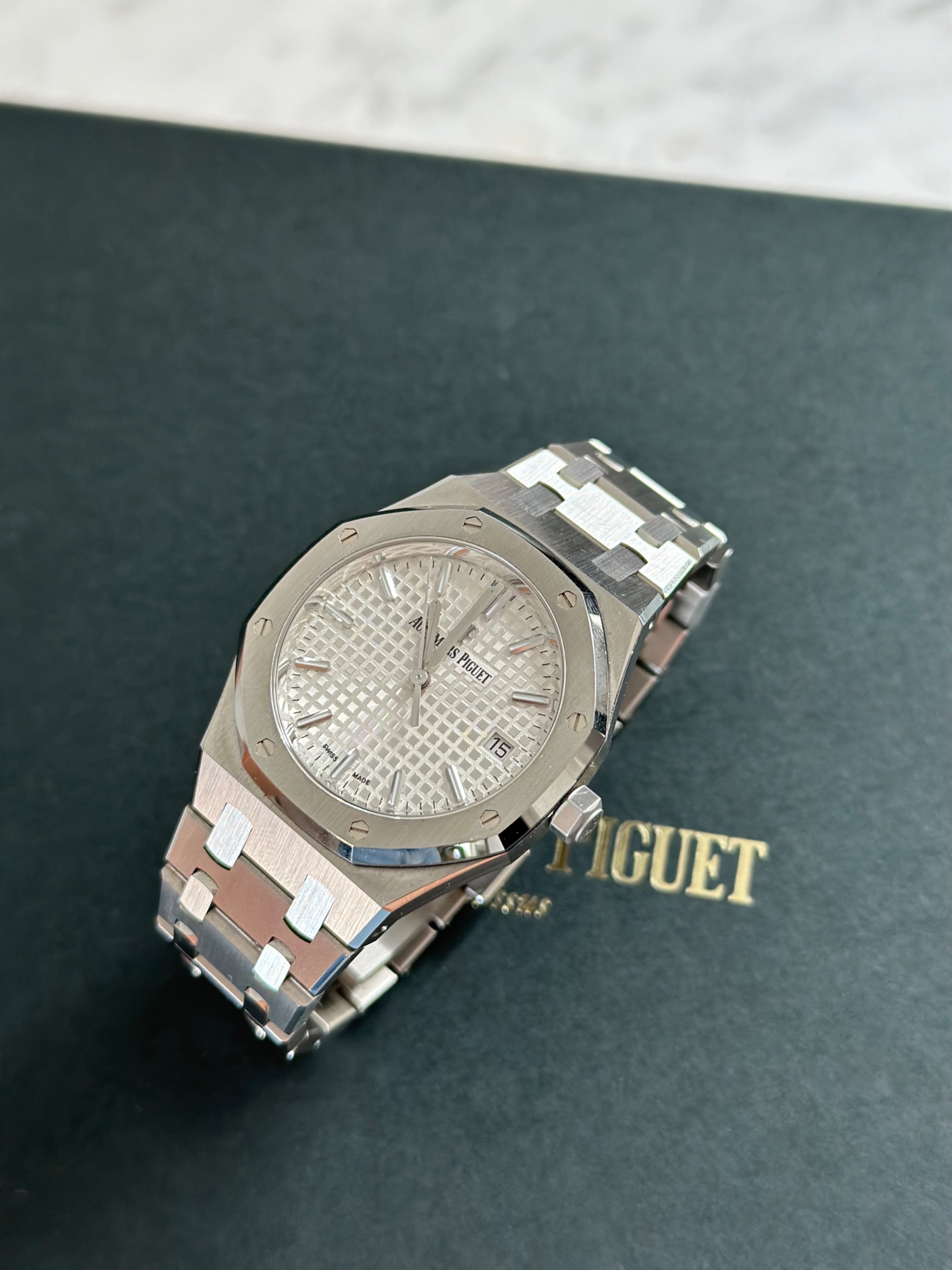 Preloved Excellent Condition Audemars Piguet 77350 34mm