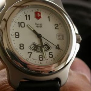 Reisbureau rotatie vochtigheid FS: Original Swiss Army Brand Dual-time Watch | WatchCharts