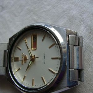 VINTAGE SEIKO 5 AUTOMATIC DAY&DATE 7009-876 A WATER RESISTANT MADE IN JAPAN  | WatchCharts