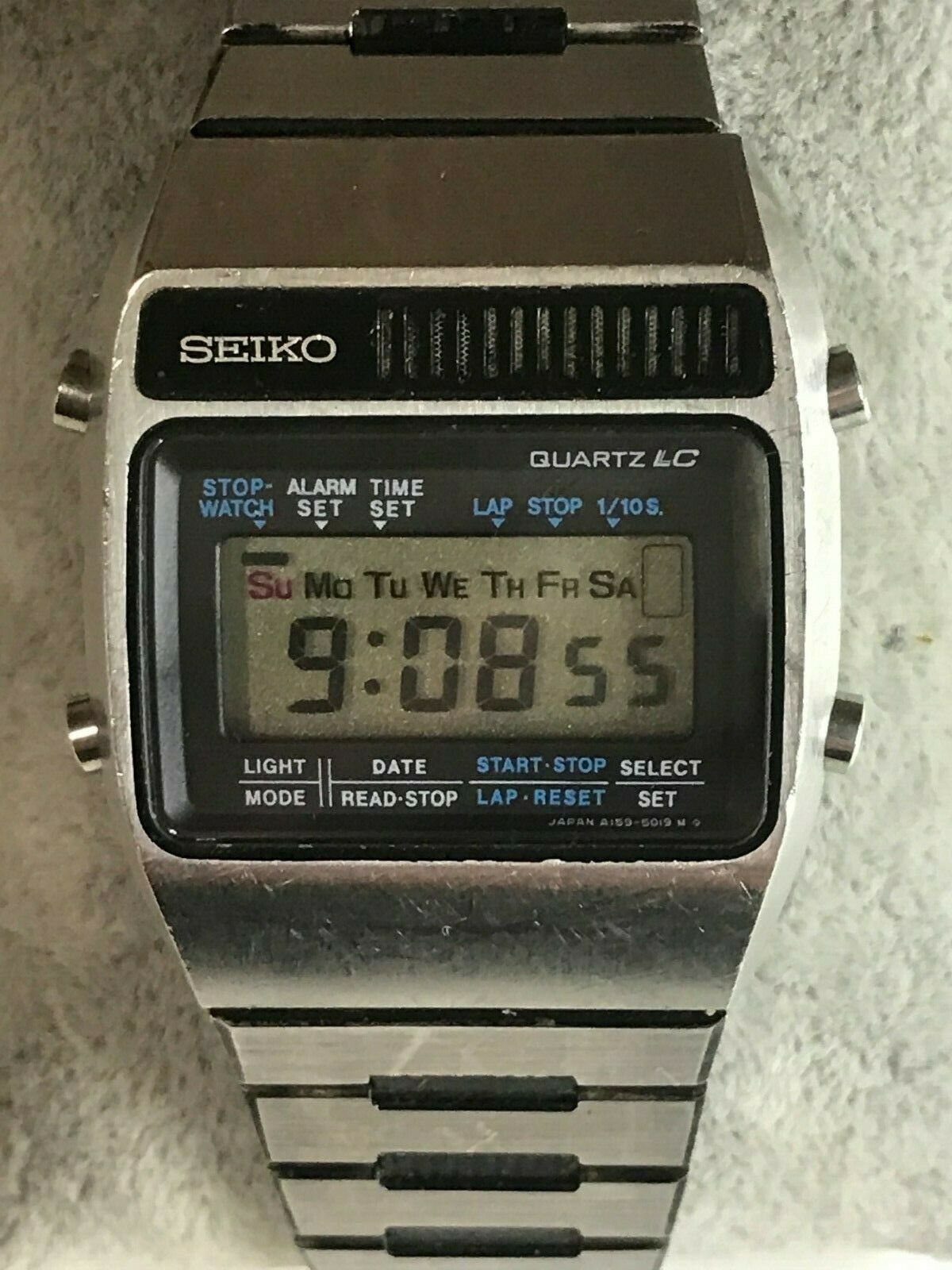 Vintage 1970 s SEIKO A159 5019 G LCD Quartz Silver Black Tone