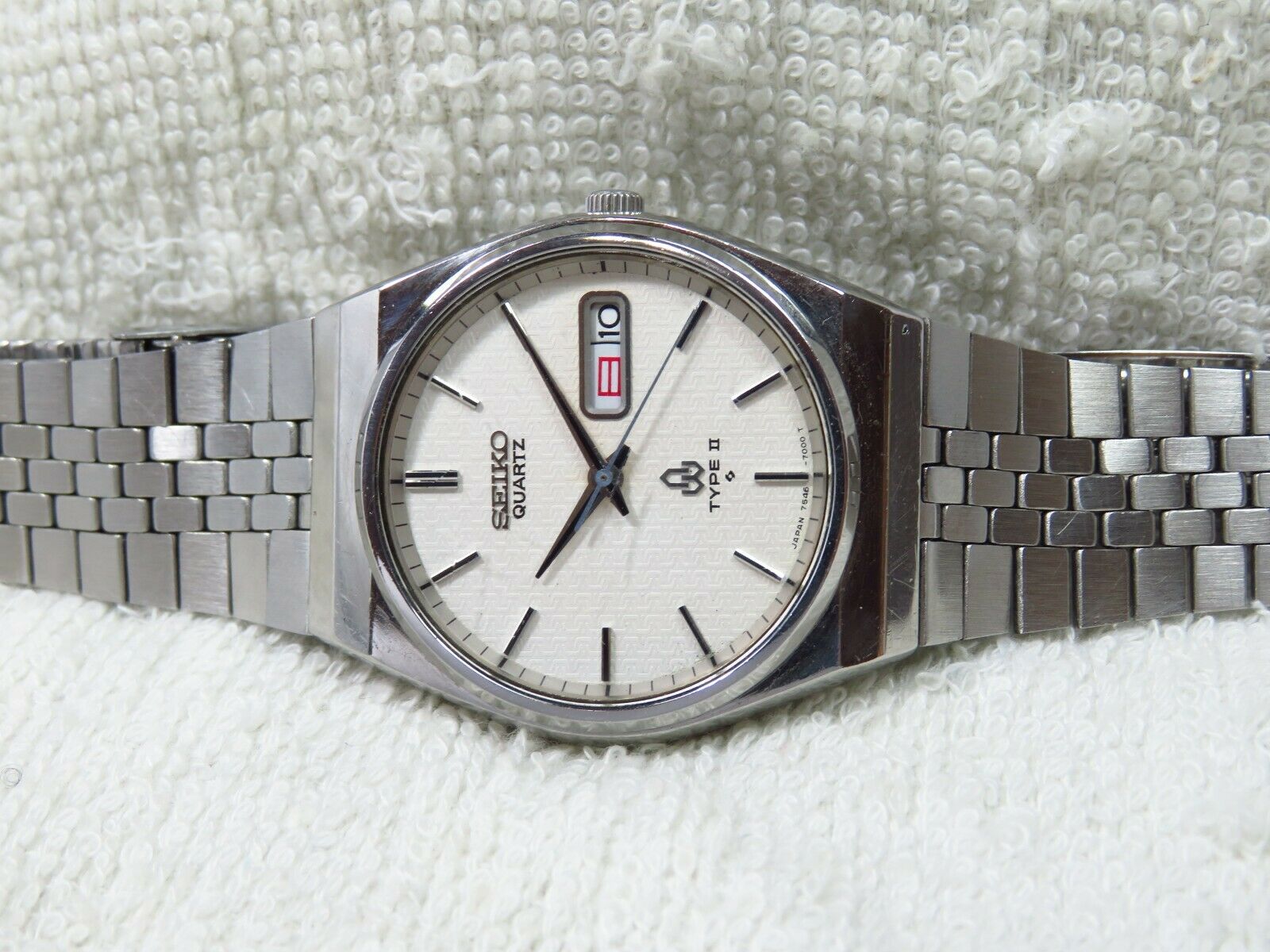 Vintage 1977 SEIKO QUARTZ TYPE II watch { 7546 - 7000