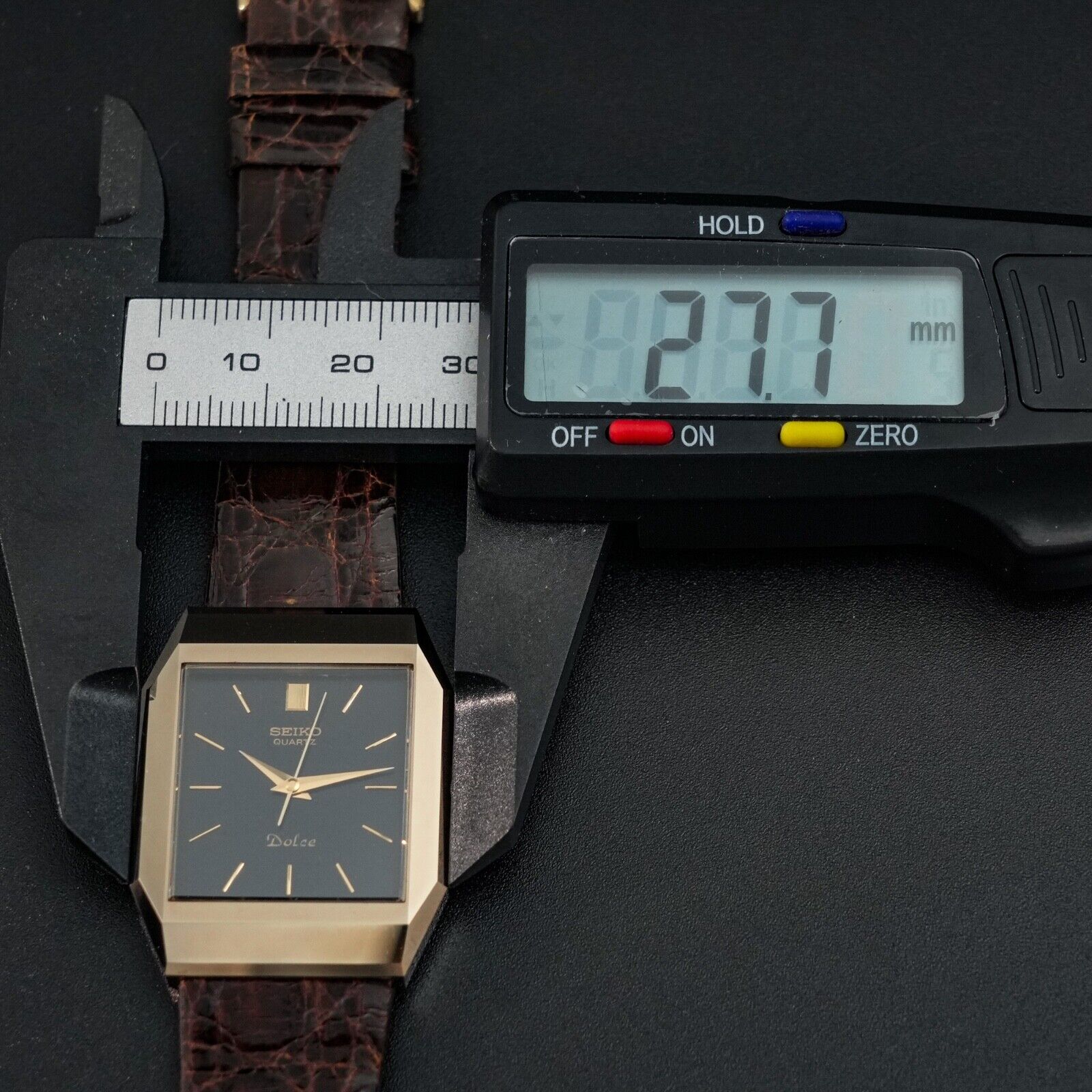 Vintage 1981 [N-MINT] SEIKO DOLCE 6030-5400 New BATT Tank Shape