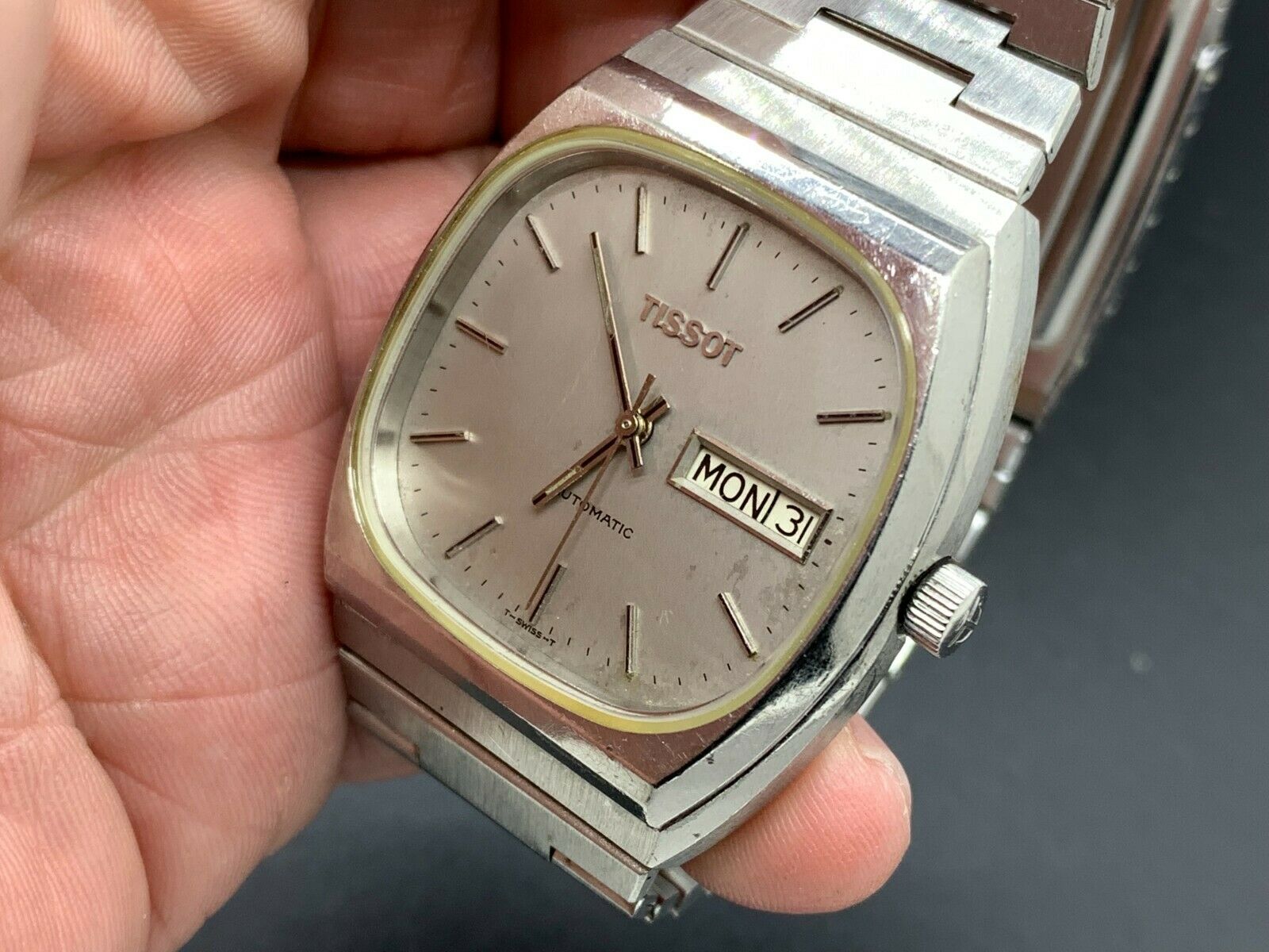 VINTAGE SWISS MADE TISSOT 3103 22126 DAY DATE S S