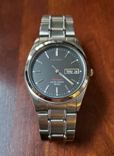 Seiko Titanium 7N43 9050 Quartz Men s Watch WR 5 BAR 50M