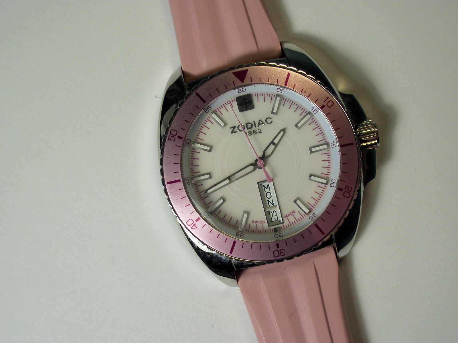 Zodiac 1882 Speed Dragon Swiss Quartz Day Date Watch Women's NICE