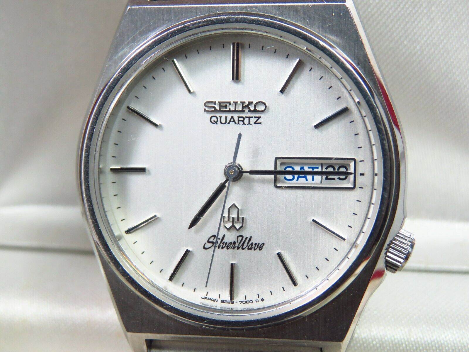 Vintage 1982 SEIKO Silver Wave QUARTZ watch {8229 - 7040 