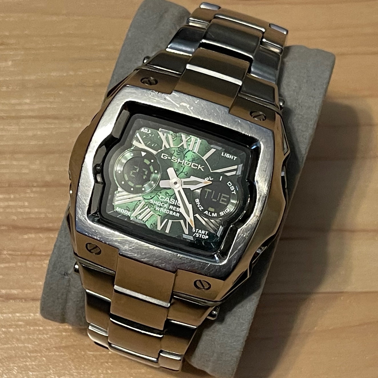 希少美品 カシオ ジーショック G-011AD-3BDR グリーン メンズ腕時計 希少美品 カシオ ジーショック G-011AD-3BDR グリーン メンズ腕時計