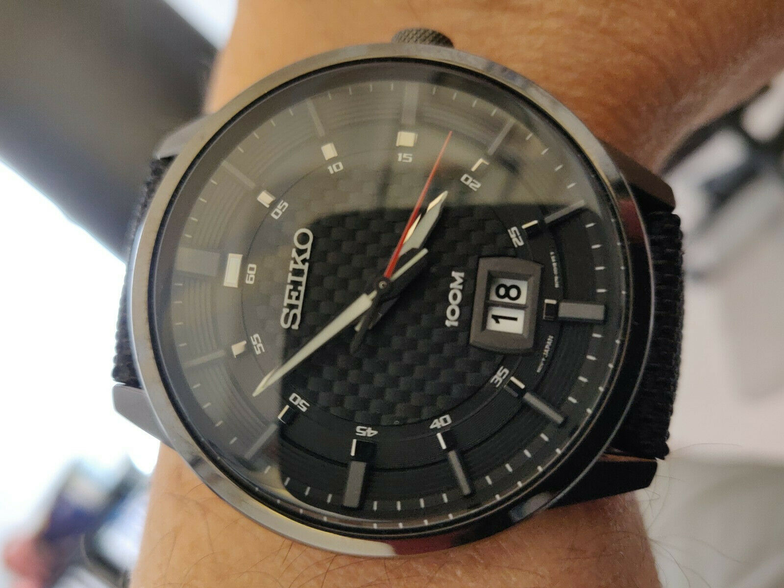 Schwarze Seiko Analog Quarzuhr - Großdatum - 10 Bar wasserdicht : SUR271P1  | WatchCharts