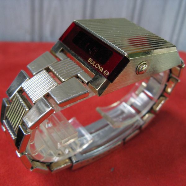 Men's Vintage Bulova Computron LED (red) Watch- Gold Tone / N6 ...