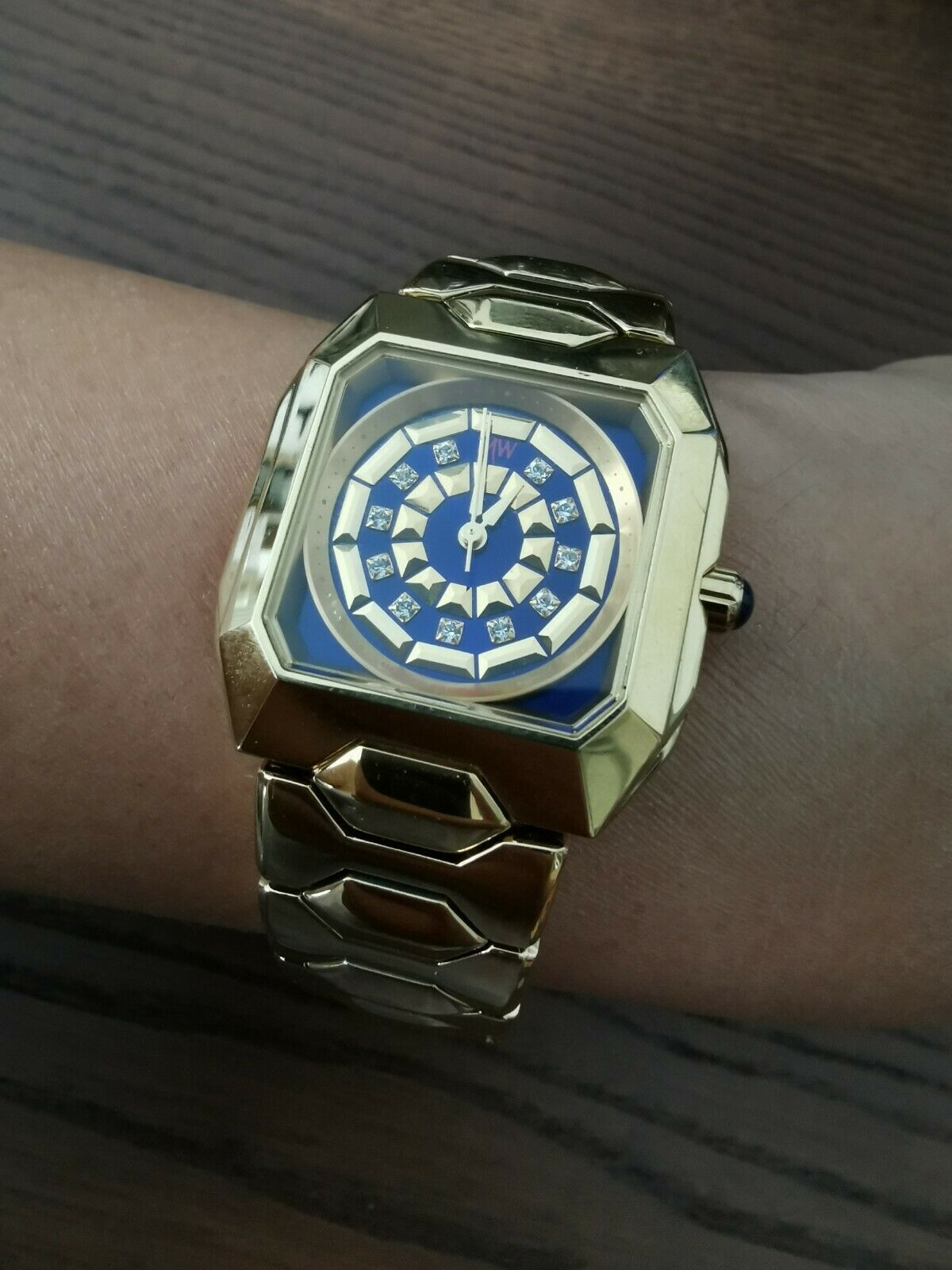 NEW Matthew Williamson Ladies Gold Plated Set Crystal Watch LBM33002-06 Matthew Williamson Limited edition gold plated bracelet  main image 2