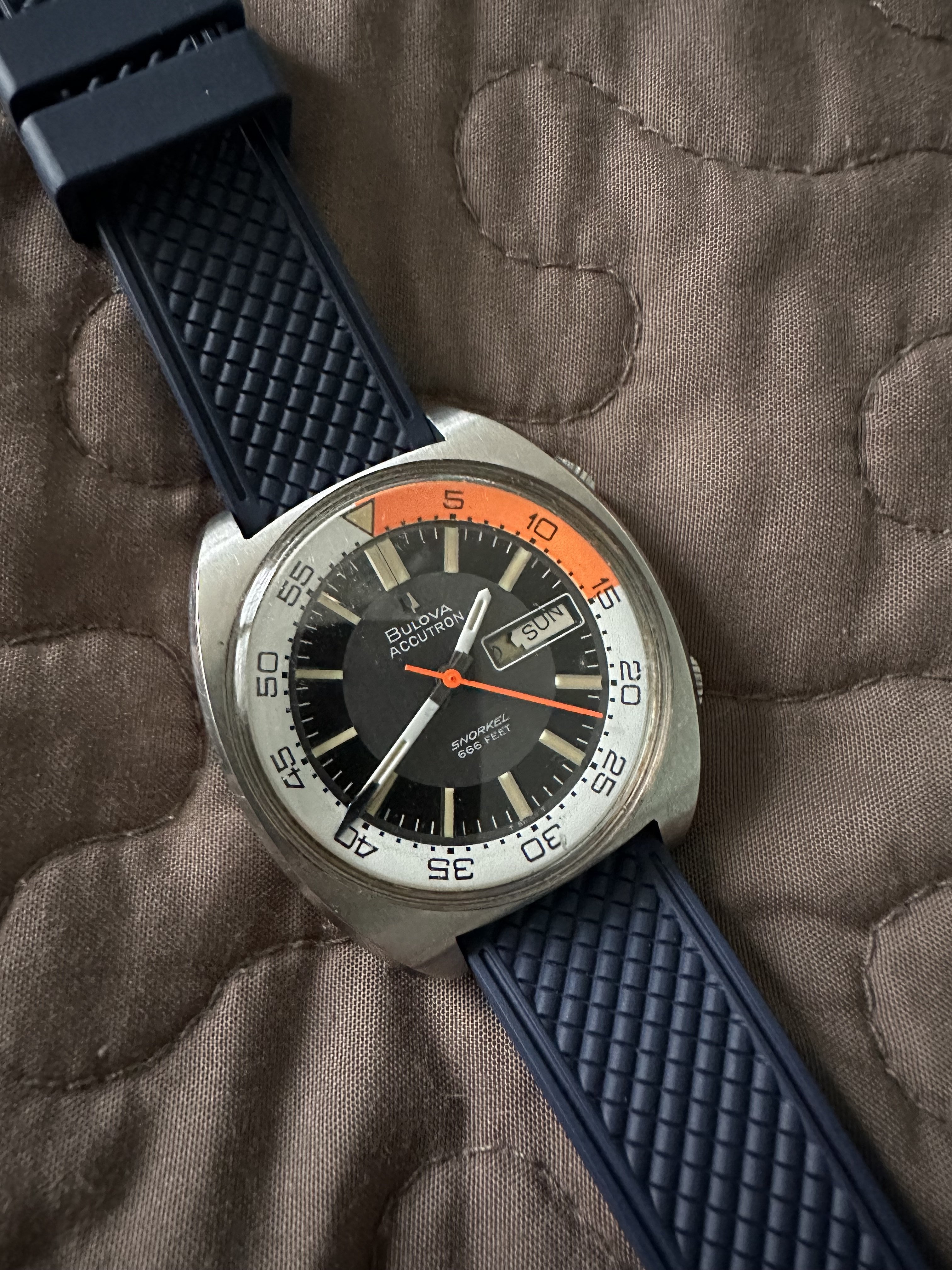 300 USD FS Vintage Bulova Accutron Snorkel Diver FOR REPAIR