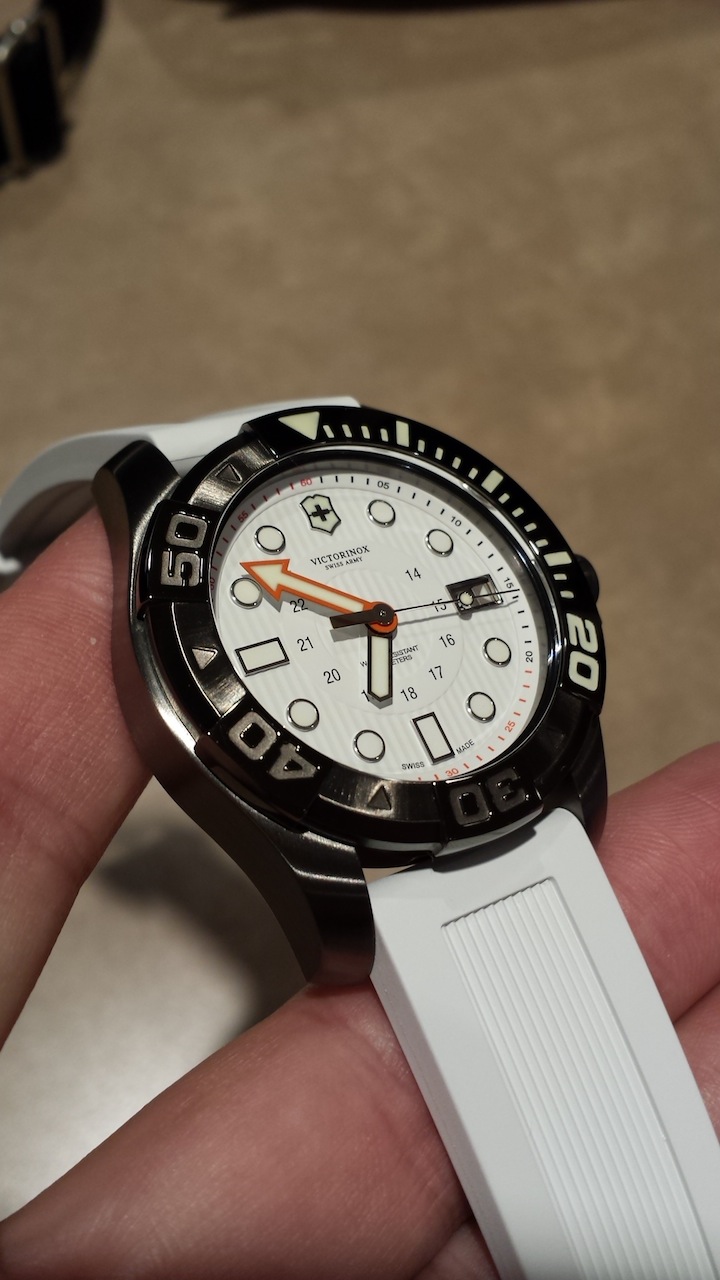 fs NEW Swiss Army DM500 Divemaster 500 241559 Victorinox