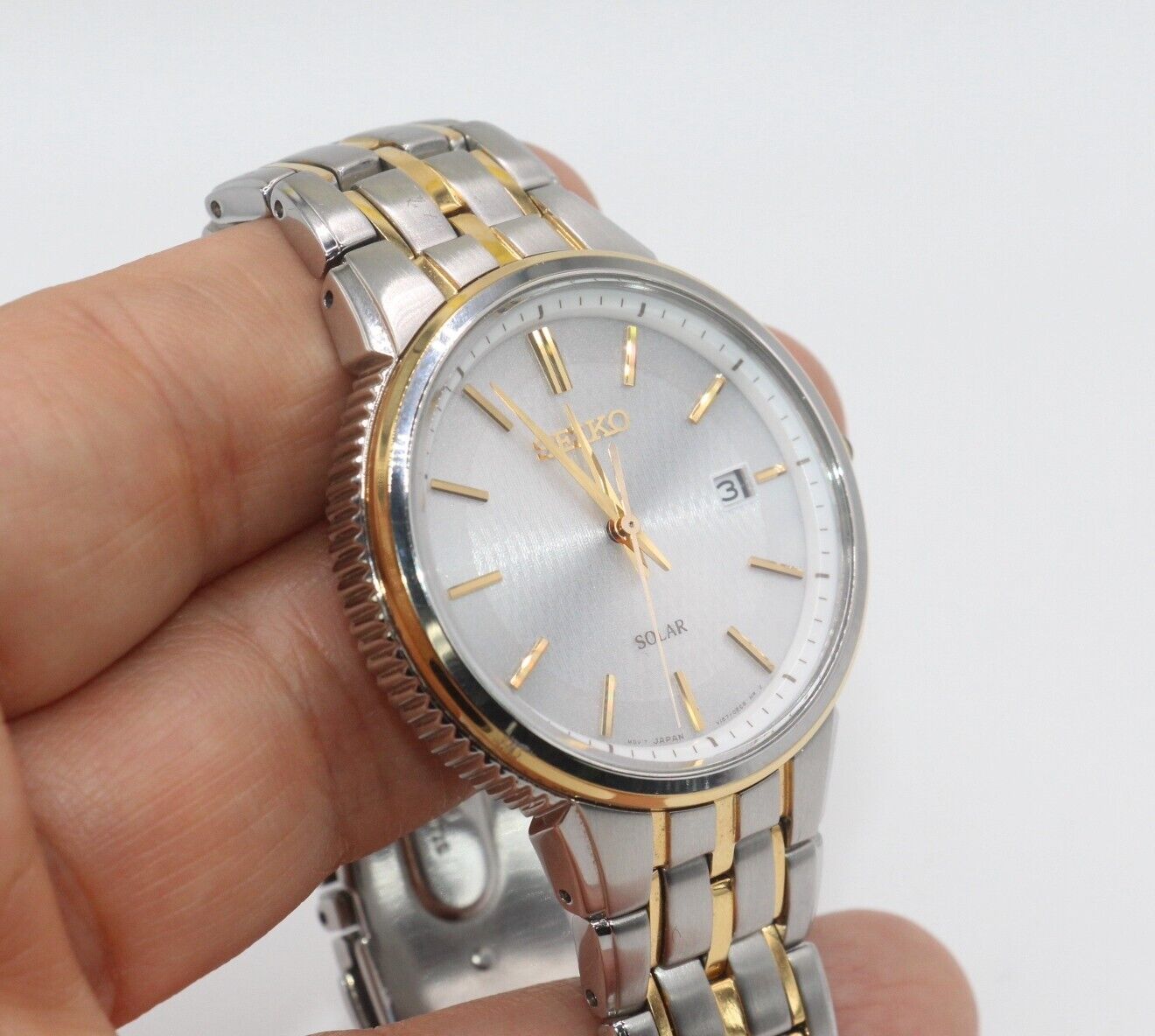SEIKO V157-0CY0 Men's SOLAR Powered Watch w-Original Box
