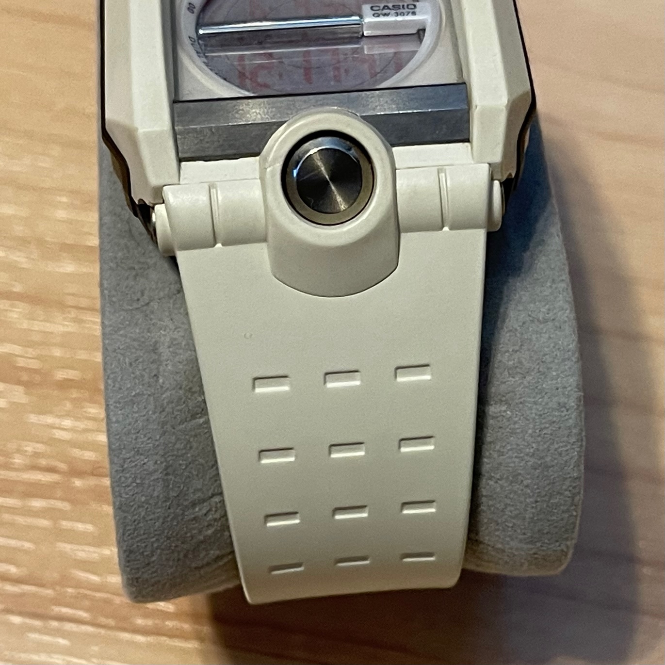 WTS] Casio G-Shock G-8100-7 Vintage Dual Illuminator Beige Red 