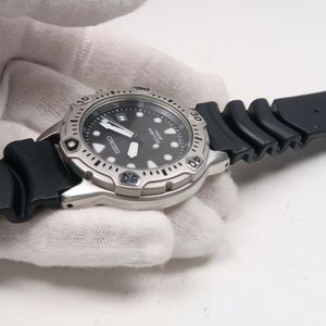 Seiko Diver Quartz Scuba 200m 7N35-6A50 – Long's Fine Watches