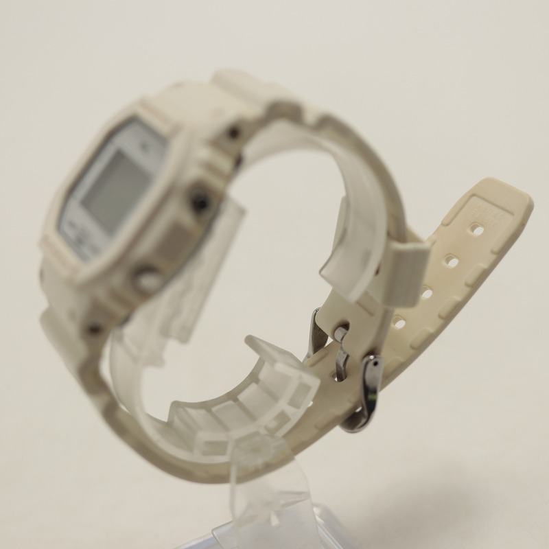 CASIO Casio G-SHOCK G-SHOCK DW-5600VT MHL. Margaret Howell White