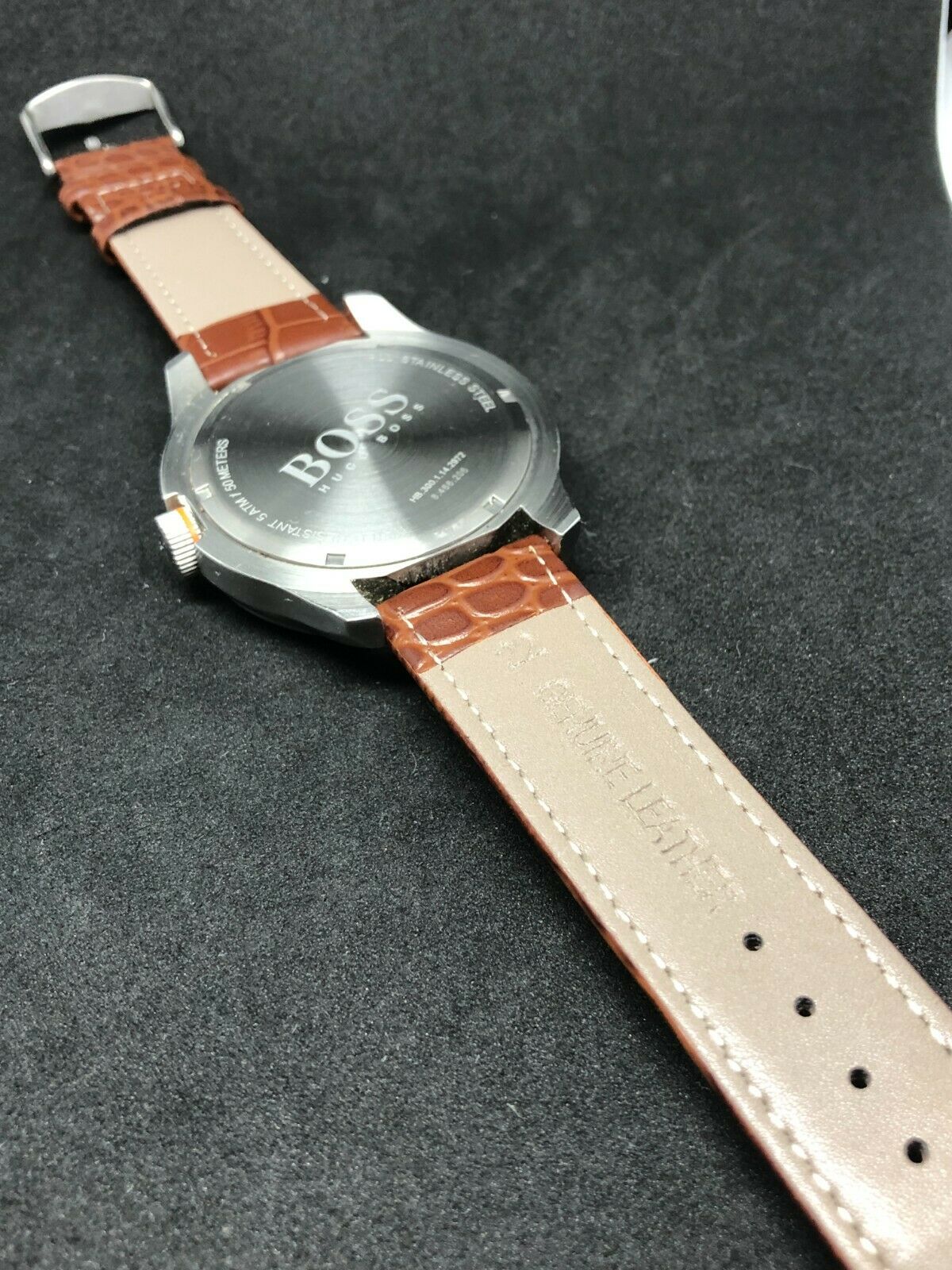 toewijding Leuk vinden textuur Hugo Boss Mens Classic Watch HB.300.1.14.2972 B.New Leather Strap-BROKEN  GLASS | WatchCharts