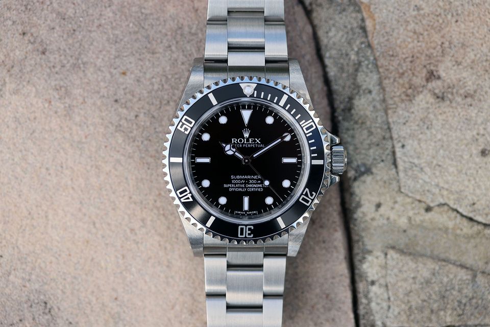 2011 Rolex Submariner ref. 14060M Top Condition Box Papers 4