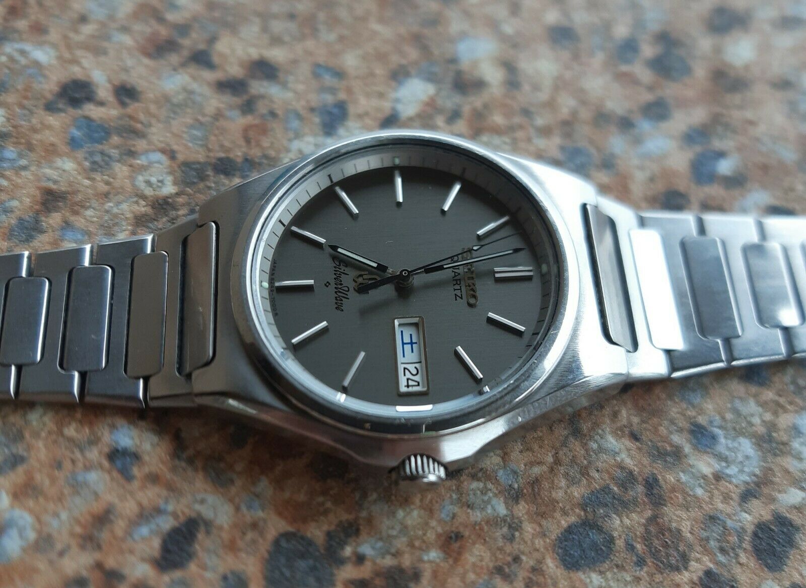 Seiko Silverwave Quartz JDM 8249 700A Kanji Day July 1979 Screw 