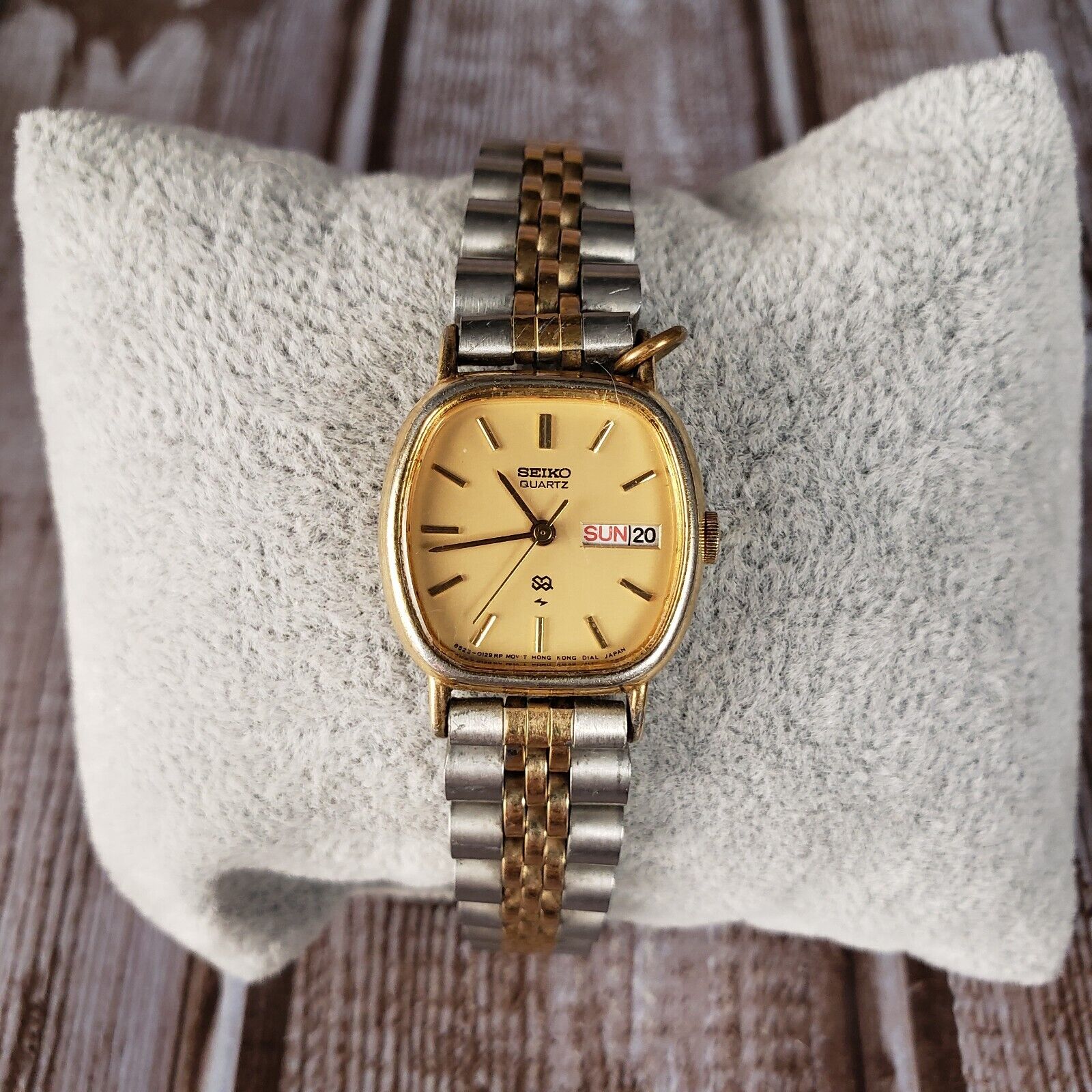 Vintage Seiko SQ Quartz Watch Women\'s Gold Tone Day Date 3423-0099 21.mm Vintage Seiko SQ Watch Women Gold on Gold Tone Day Date 8523  main image 2