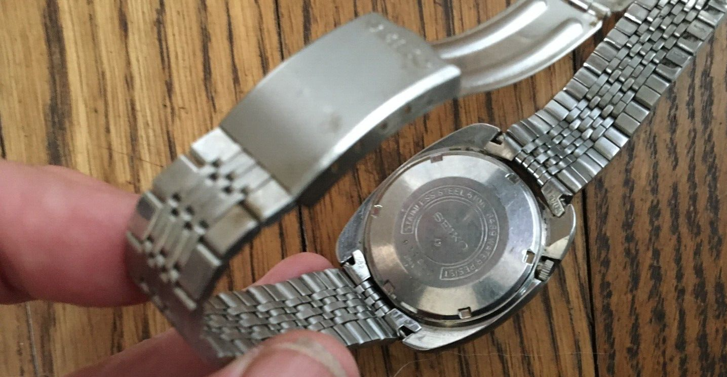 Vintage 1970 Seiko DX Automatic 17 Jewels 6106-8489 Mens Wrist