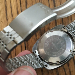 Vintage 1970 Seiko DX Automatic 17 Jewels 6106-8489 Mens Wrist