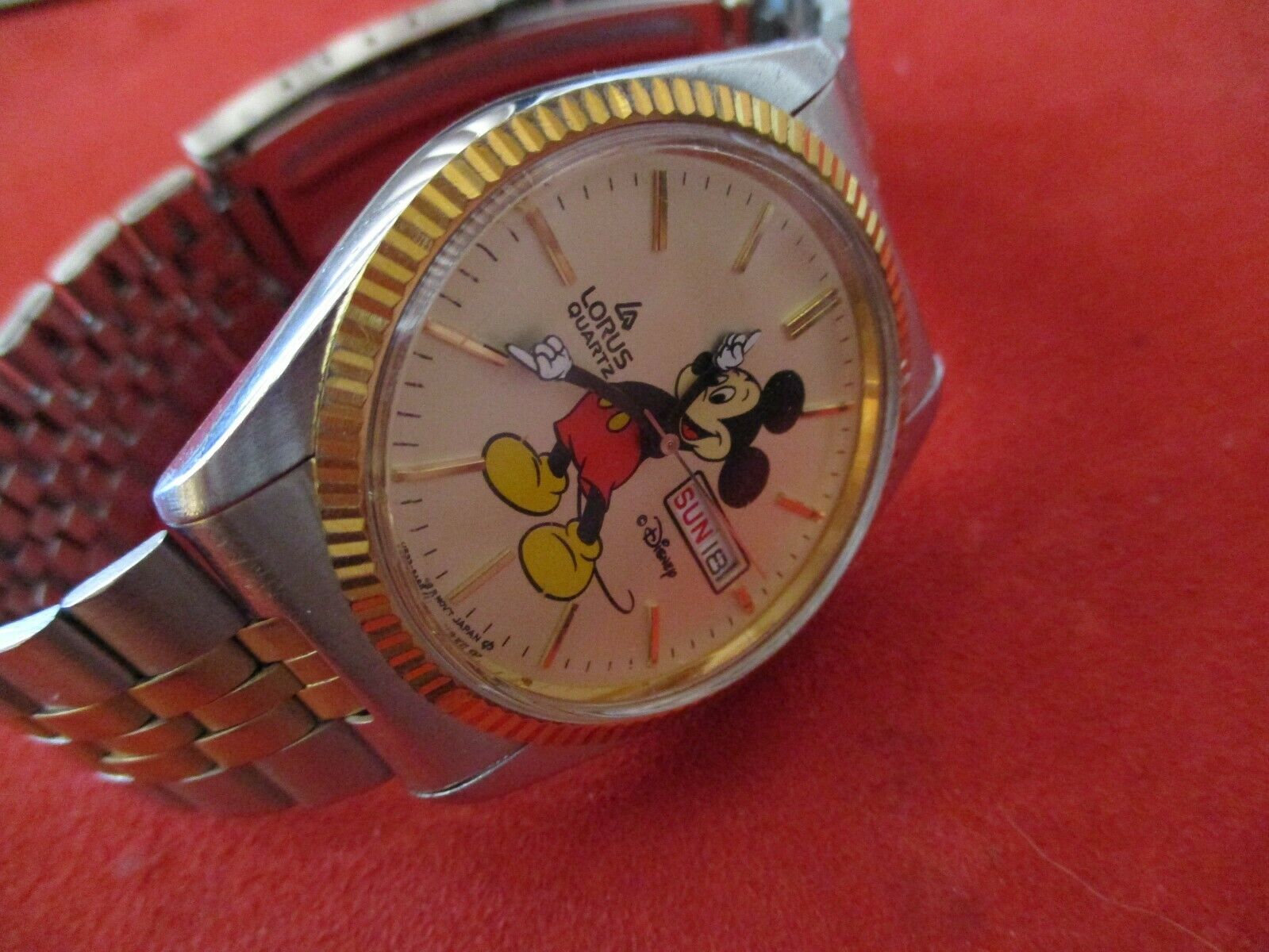 Vintage Disney Lorus (by SEIKO) Mickey Mouse Watch Day/Date V533