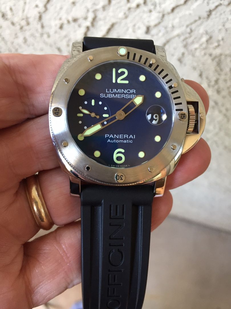 FSOT Panerai PAM 731 E boutique Blue Dial Submersible WatchCharts