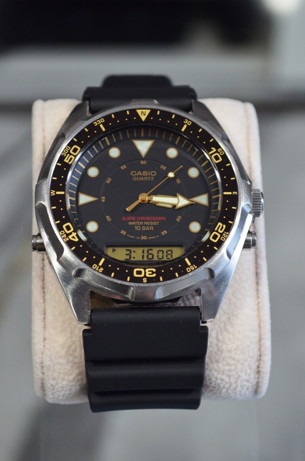 CASIO AMW-320C BLACK/GOLD DIAL DIVER ANA-DIGI ARNIE VINTAGE