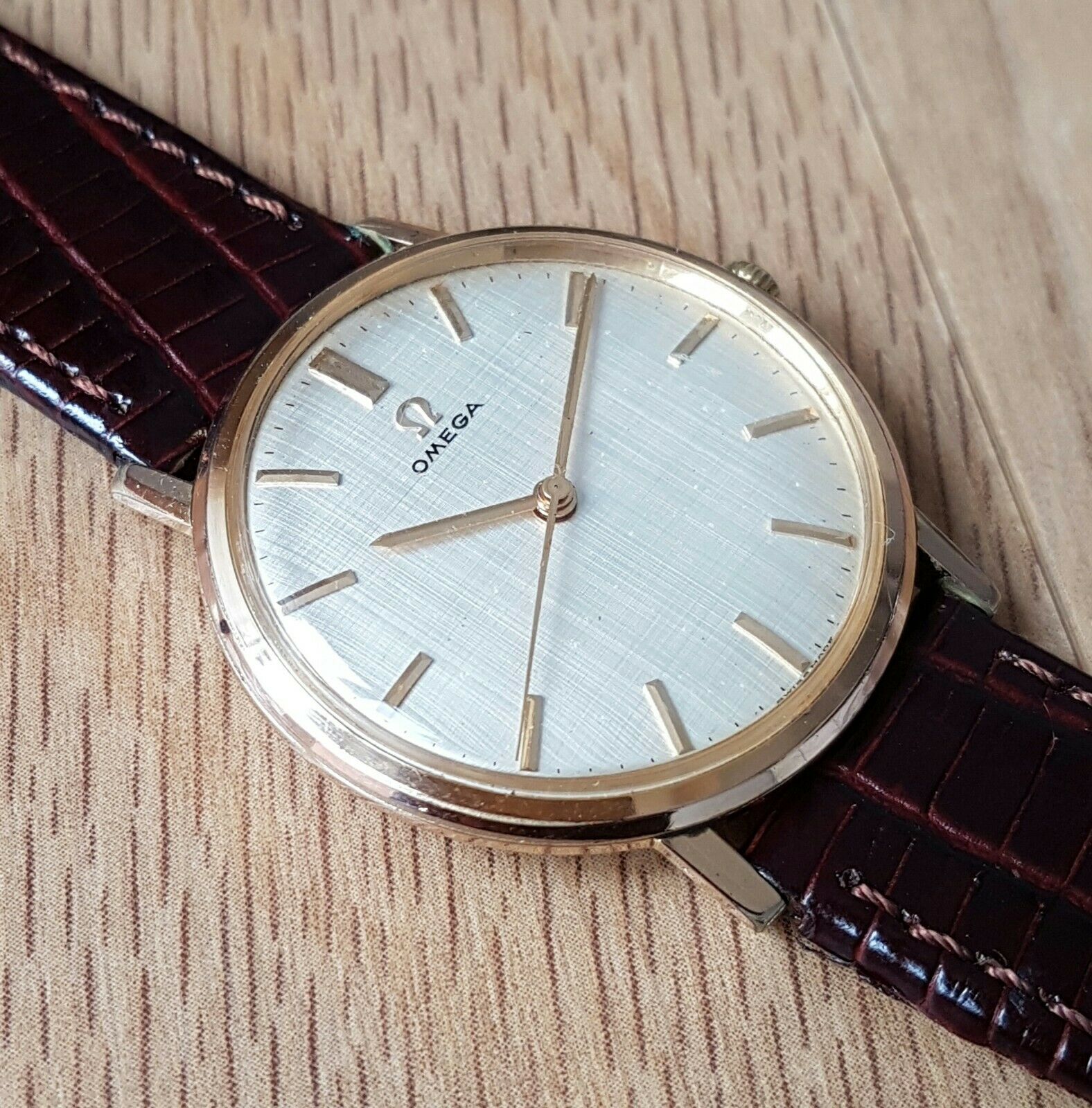 Omega rare REF 131.015 gents watch 1964, Cal 600, textured dial 