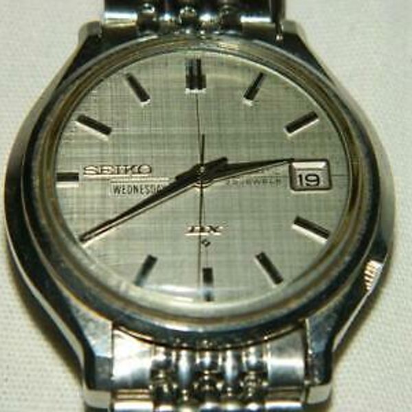 VINTAGE SEIKO AUTOMATIC DX 25 JEWELS DAY AND DATE 6106-8240 SS MEN'S  WRISTWATCH | WatchCharts