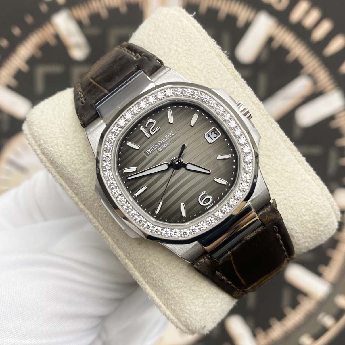 Patek philippe clearance nautilus diamond bezel