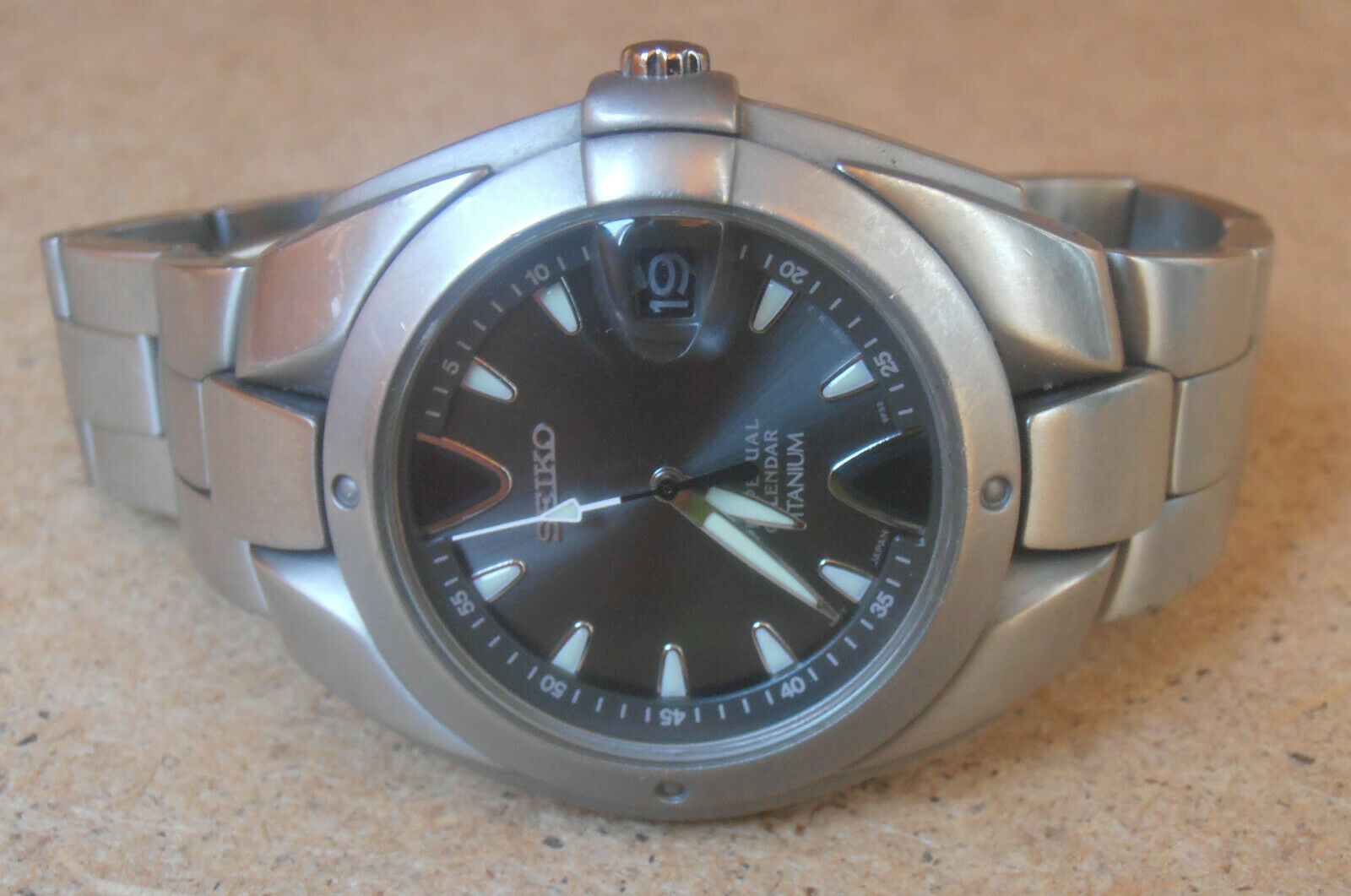 seiko titanium perpetual calendar watch