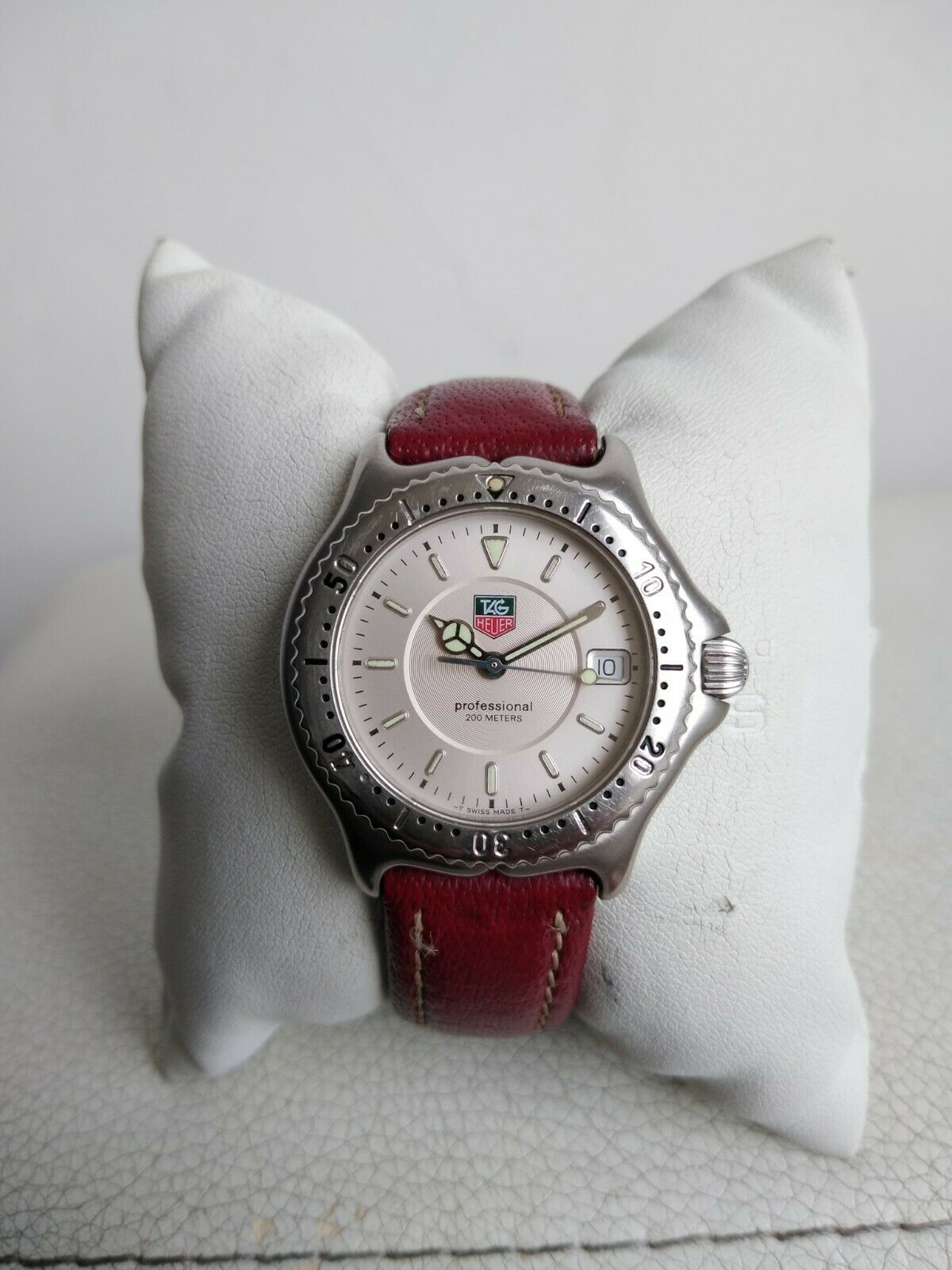 Tag Heuer SE L mid zize White vintage Wi 1210 PROFESSIONAL 200mts