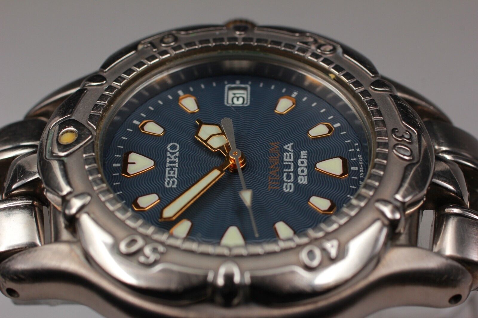 Exc+5** SEIKO 7N35-6120 SCUBA Titanium Quartz 200m Diver Blue Dial