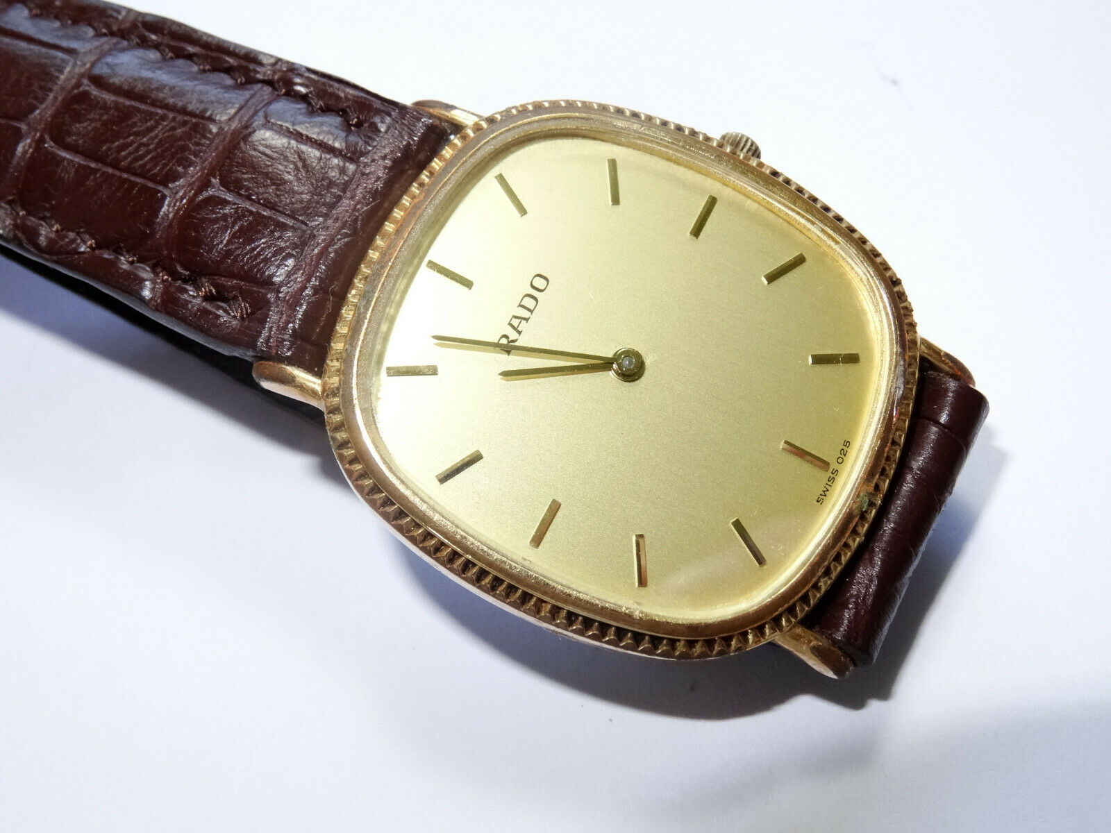 Mid-Size/Unisex Rado Gold Plated Ellipse Quartz Watch Ref 204.3610