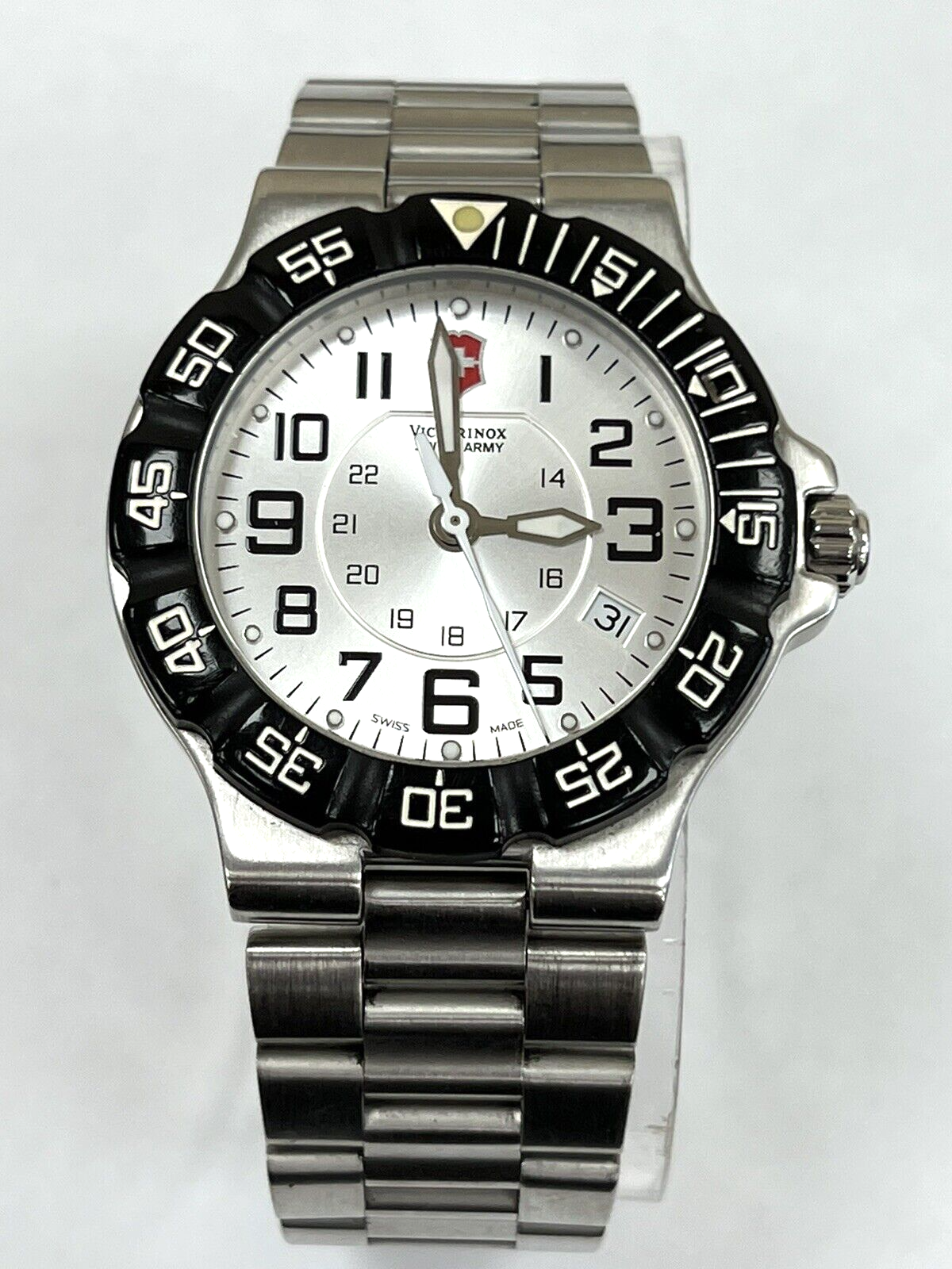 ℛ 様 Victorinox Men's quartz watch 241346 Summit | WatchCharts Marketplace