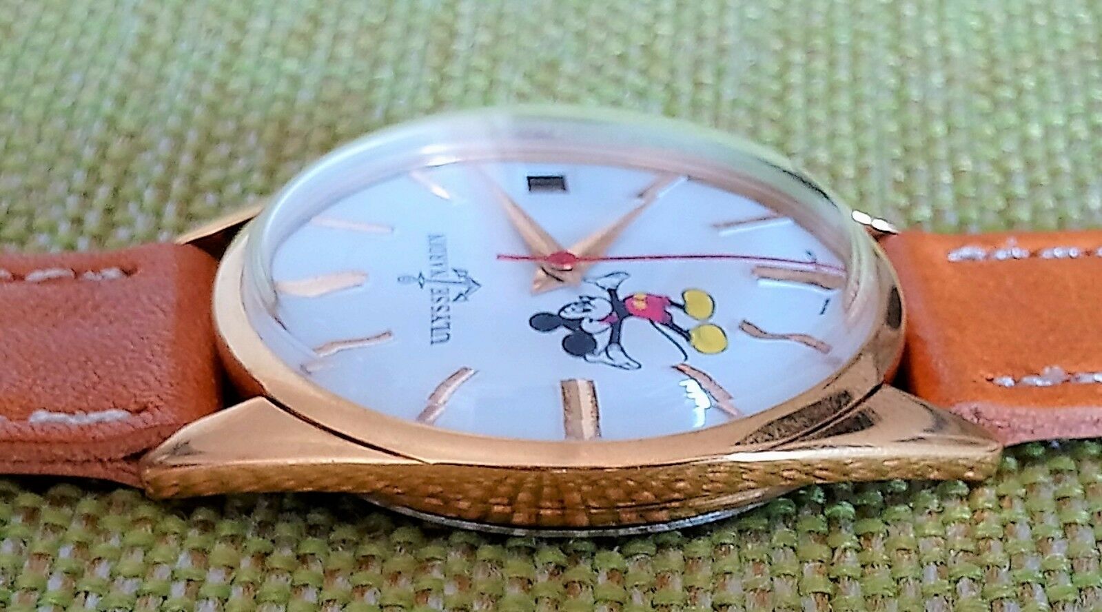 ULYSSE NARDIN MICKEY MOUSE WHITE DIAL WHIT CALENDAR 18Kts GOLD