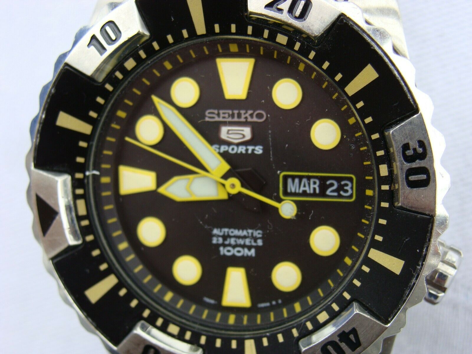 Seiko 5 Sports Watch 7S36-04Z0 black dial yellow markers