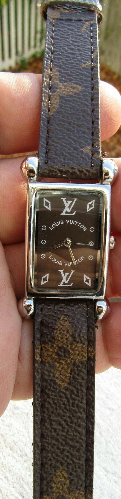 Louis vuitton outlet watch 1187hs2003l