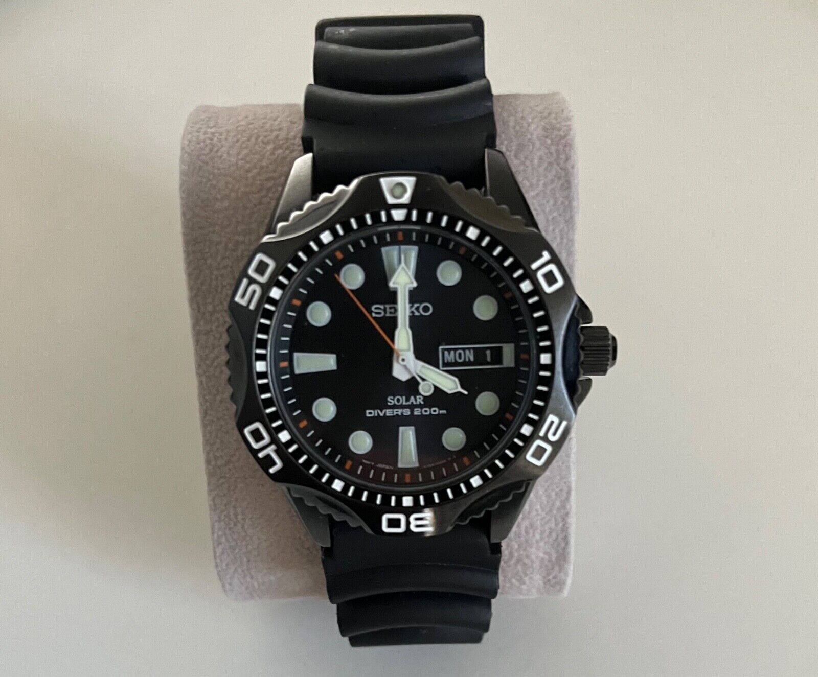Great Condition SEIKO V158-0AE0 Divers 200m Solar Day date - Black
