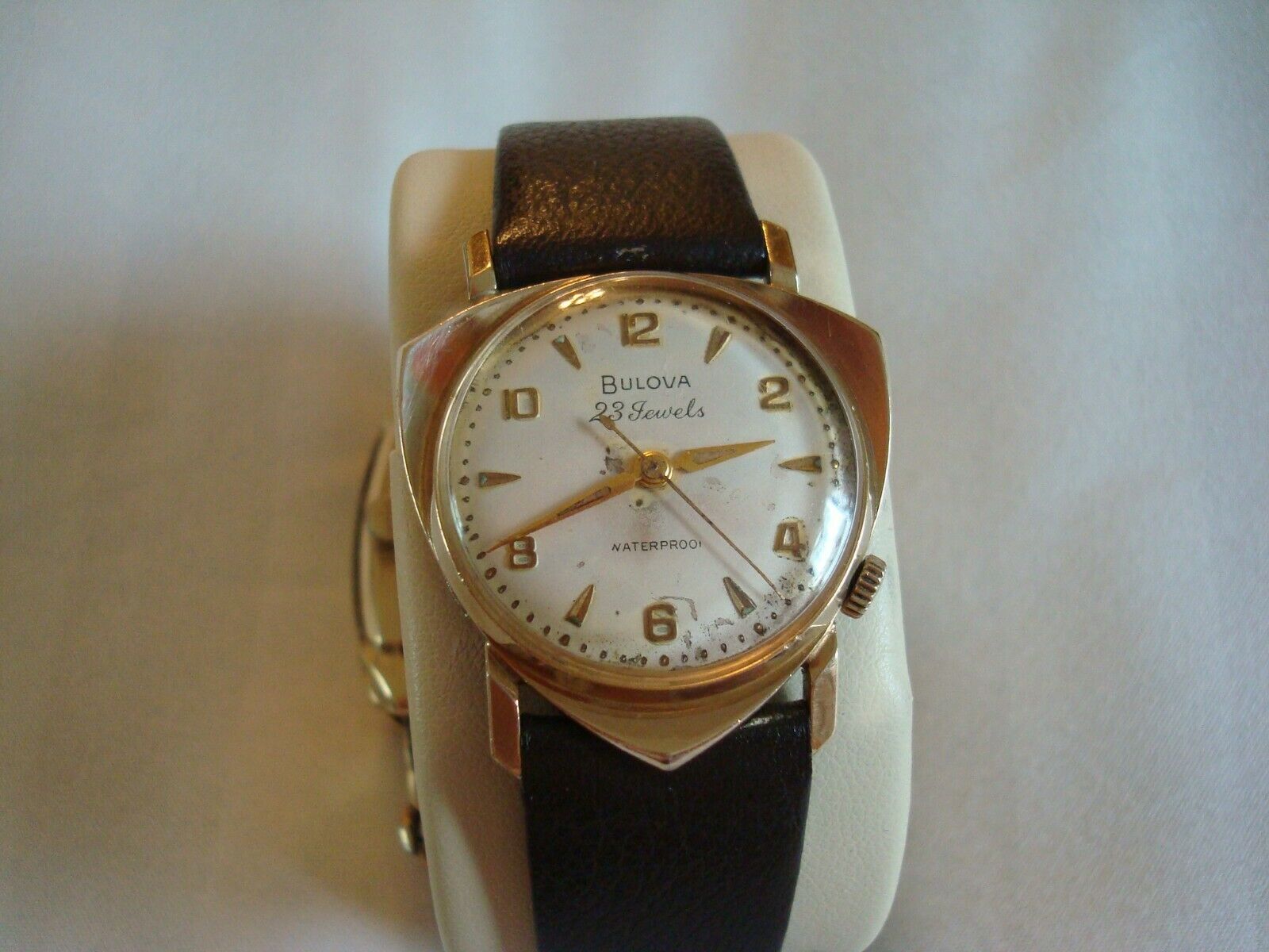 1960 BULOVA PRESIDENT RARE TRIANGLE CASE 23 JEWEL WRISTWATCH 10K
