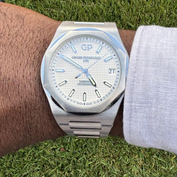 [WTS] Girard-Perregaux Laureato silver - 81010-11-131-11a | WatchCharts ...