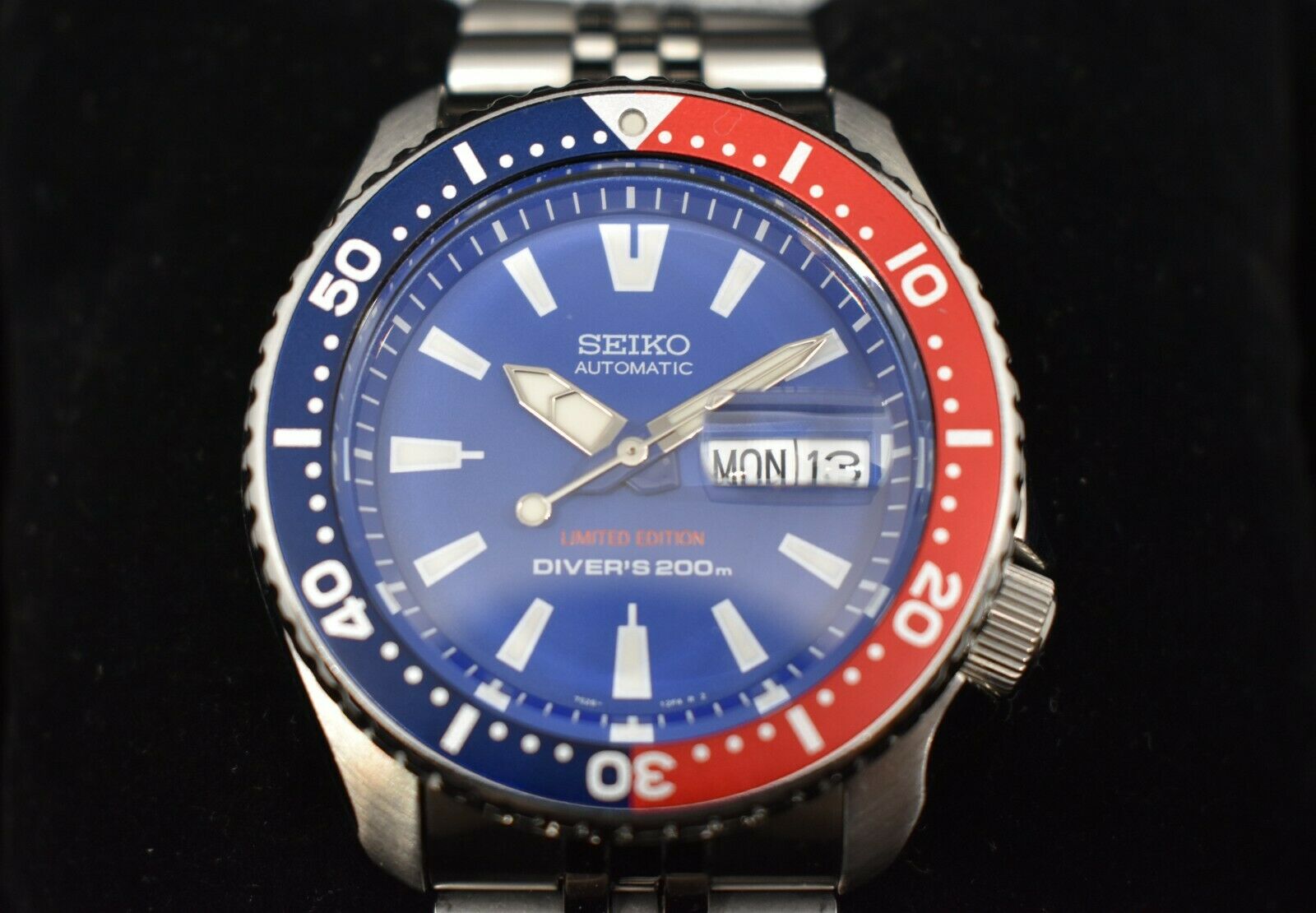 Limited Edition Seiko SKX 200M Automatic Dive Watch SKXA065 | WatchCharts