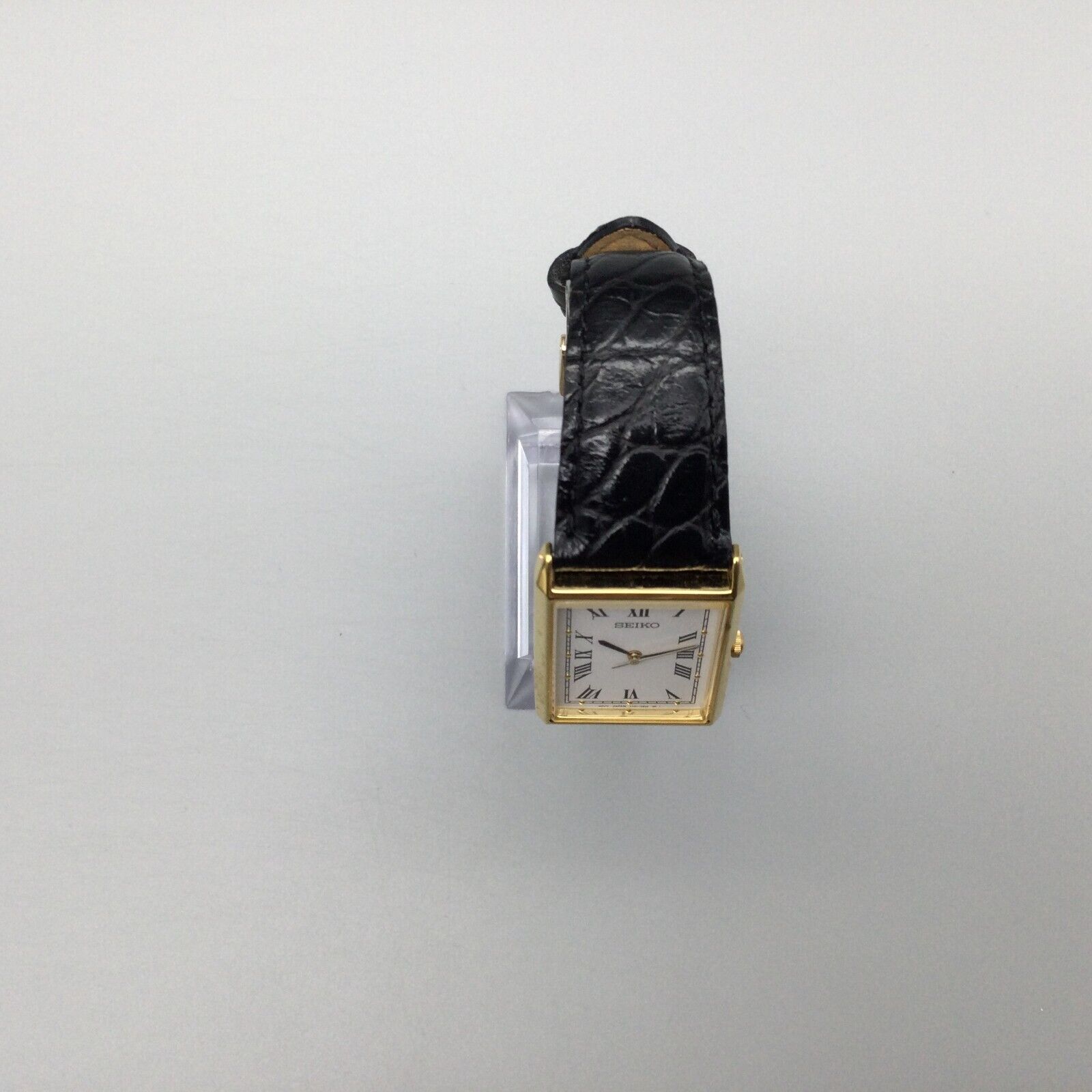 【稼働品】seiko tank　クォーツ　V701-5E10 ゴールド Superb vintage Seiko V701-5E10 gold plated textured dial