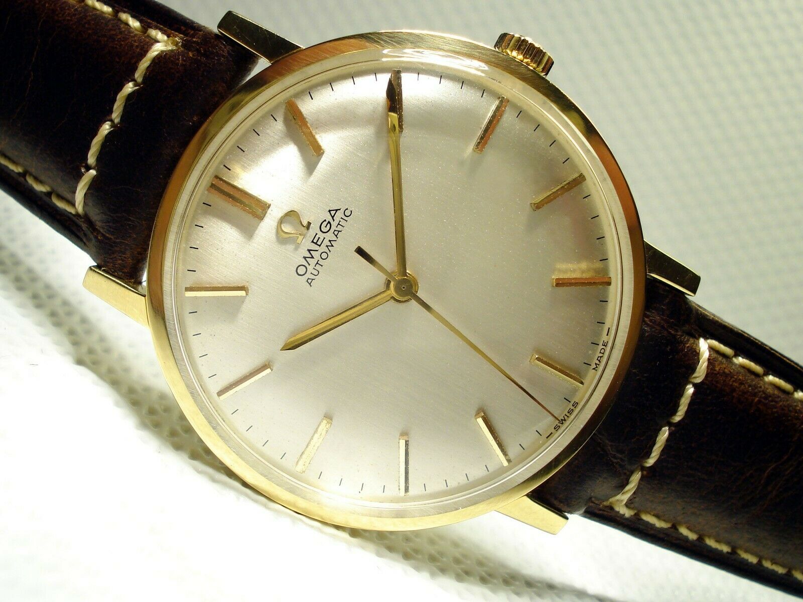 STUNNING OMEGA VINTAGE 18ct AUTOMATIC SOLID GOLD, CAL.552 18k YEAR