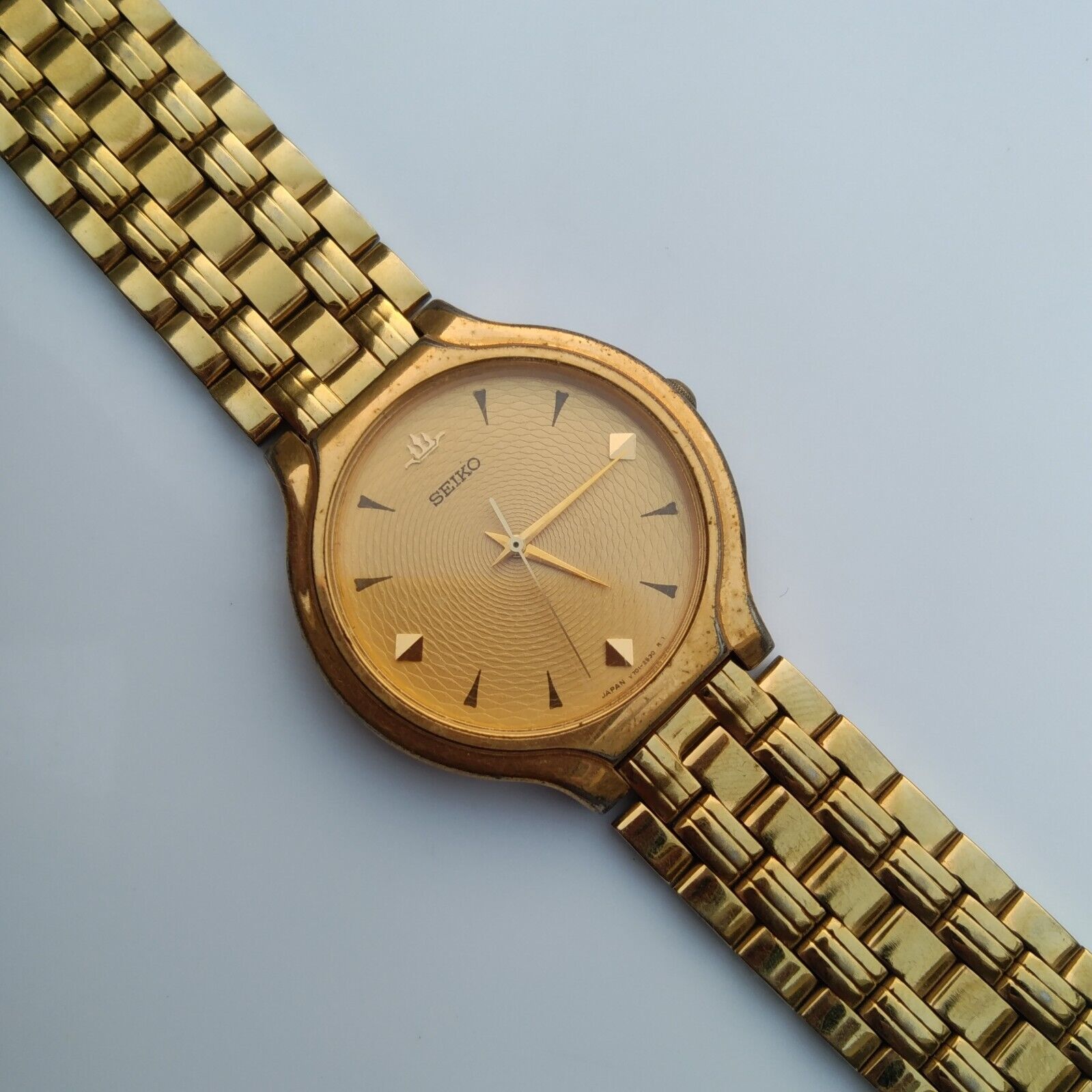 Seiko V701-1T50 Quartz Full Golden Men